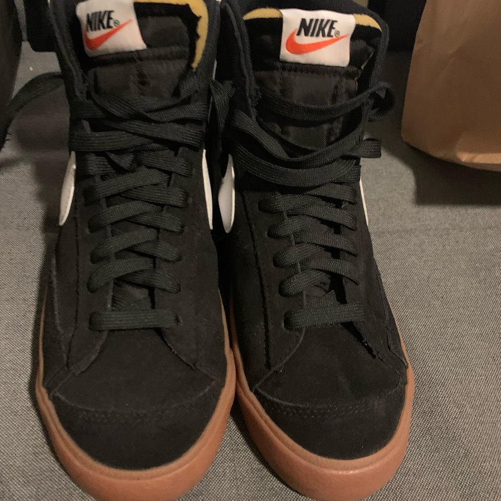 Mens Nike blazer black/white gum sole